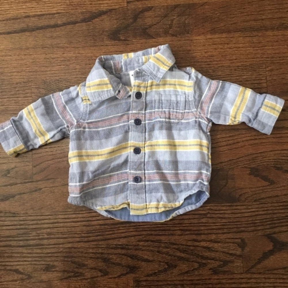 EUC Old‎ Navy Shirt Size 0-3M